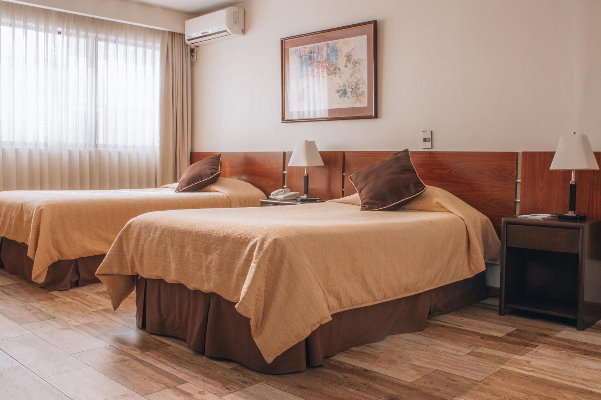 Hotel Diego De Velazquez Santiago Kültér fotó